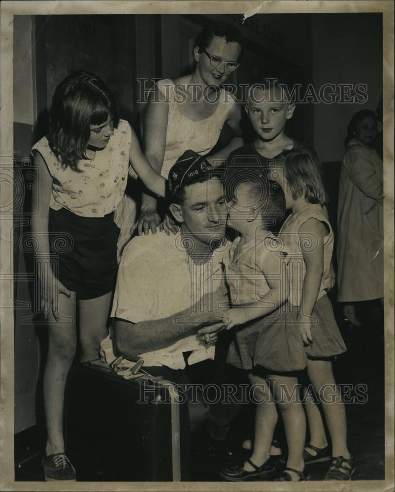 1959 Press Photo Patrolman William Broderick and children - RSL79807 - Historic Images