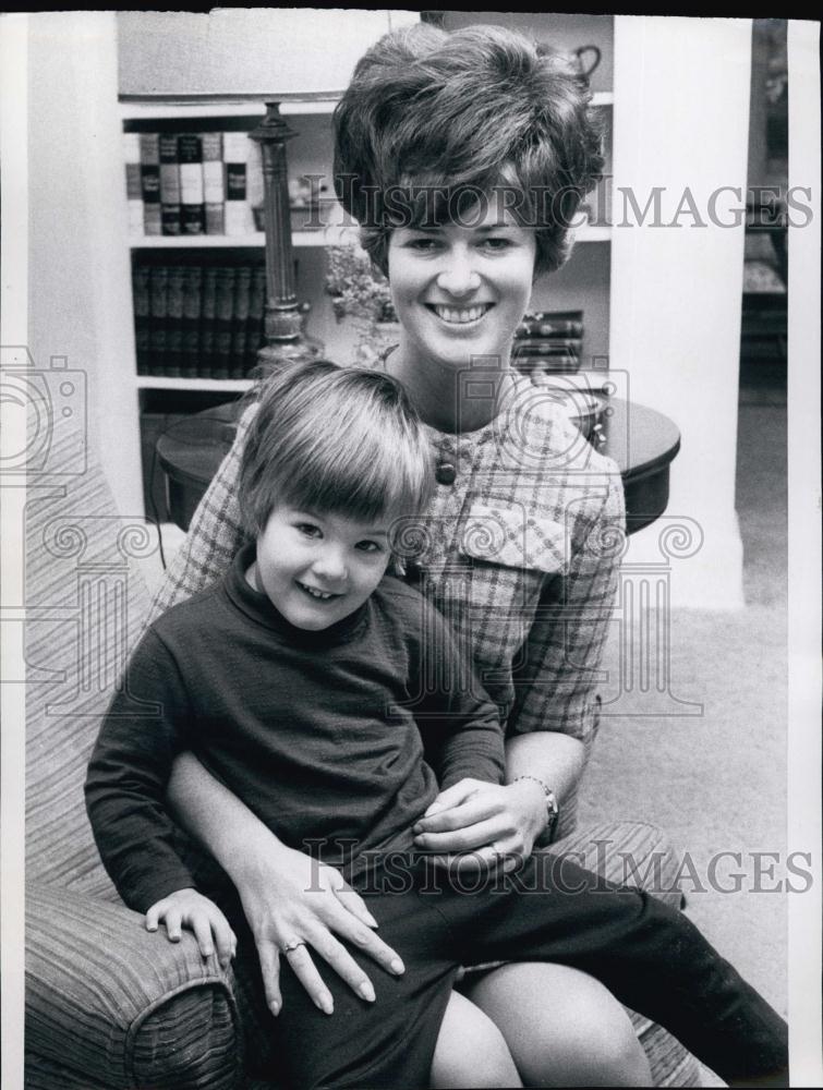 1969 Press Photo Lt Governor of Florida Wife Mrs Ray Osborne &amp; Daughter Molly - Historic Images