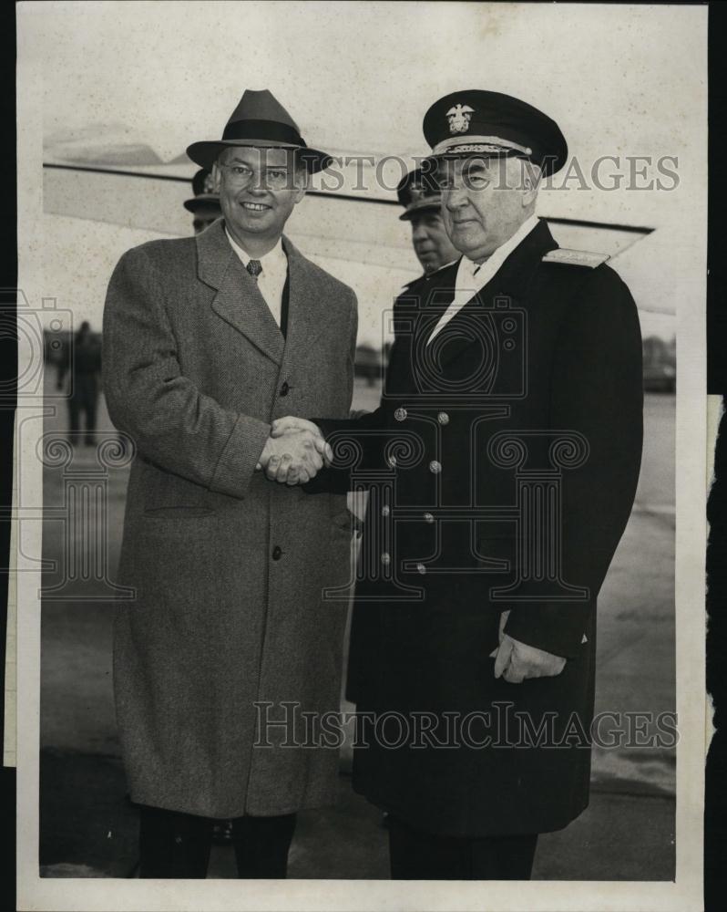 1953 Press Photo Radm John L McCrea w/ Robert Anderson, Navy Secretary - Historic Images