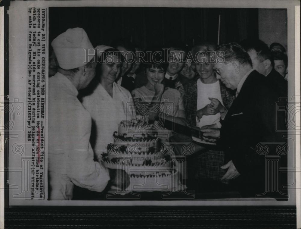 1965 Press Photo Pres Tito of Yugoslavia and his aids celebrate his birthday - Historic Images