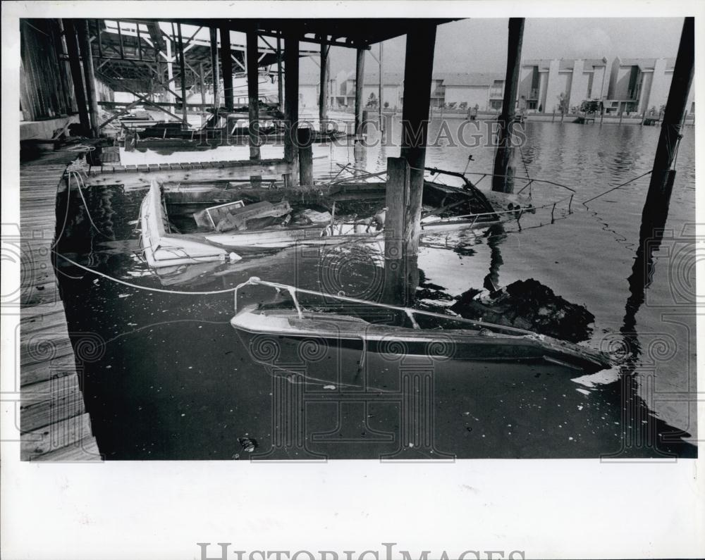 1983 Press Photo A &amp; B Marine Boat Fires, Florida - RSL68973 - Historic Images