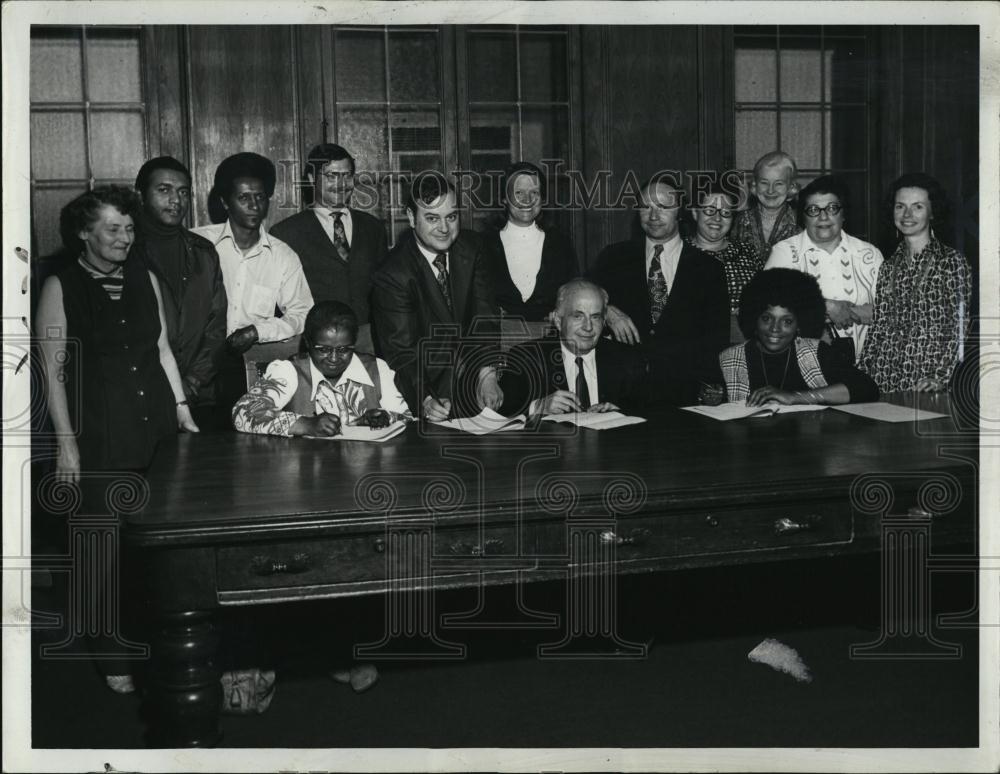 1973 Press Photo Neighborhood Family Care Center Health Facility Committee - Historic Images