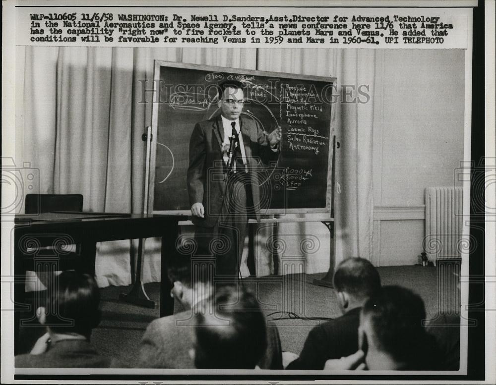 1958 Press Photo Dr Newell D Sanders - RSL90533 - Historic Images