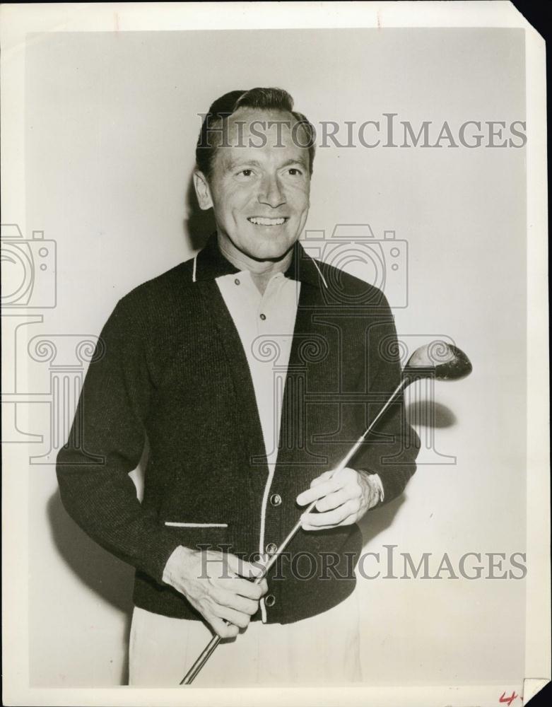 Press Photo Johnny Johnson holding a golf club - RSL61877 - Historic Images