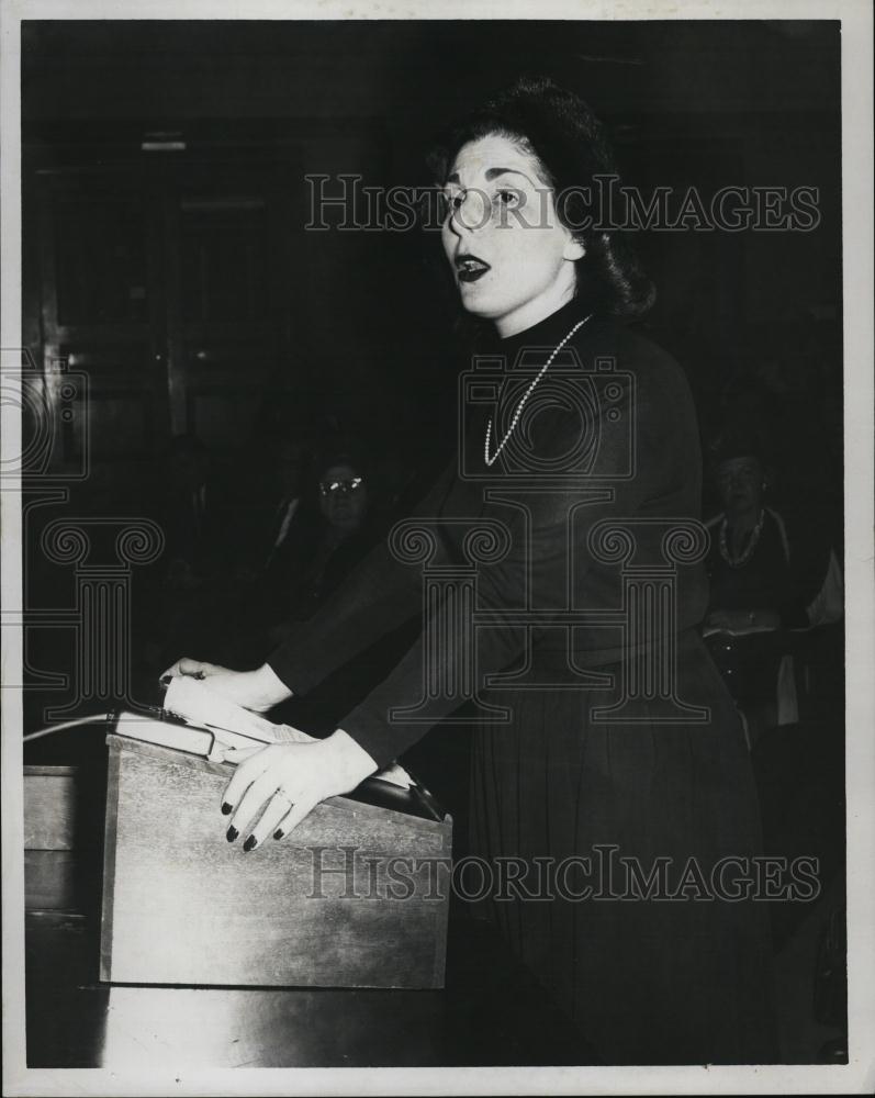 1962 Press Photo Mrs Charles Weinstein of Brookline Gardiner Auditorium - Historic Images