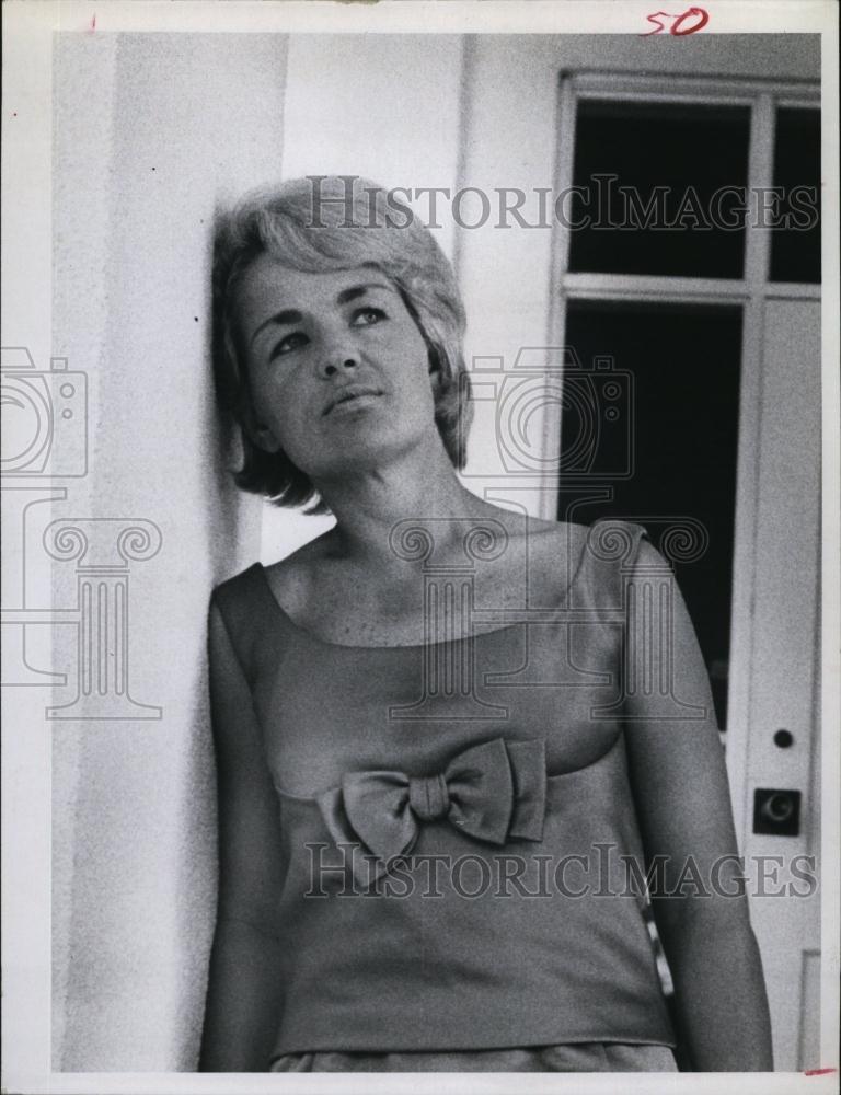 1965 Press Photo MrsRobert Ver Pault modeled a one piece pink rose dress - Historic Images