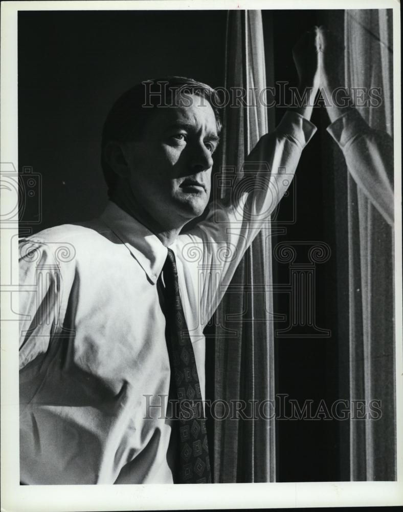 1990 Press Photo Governor Elect Bill Weld in his Boston Office - RSL43171 - Historic Images