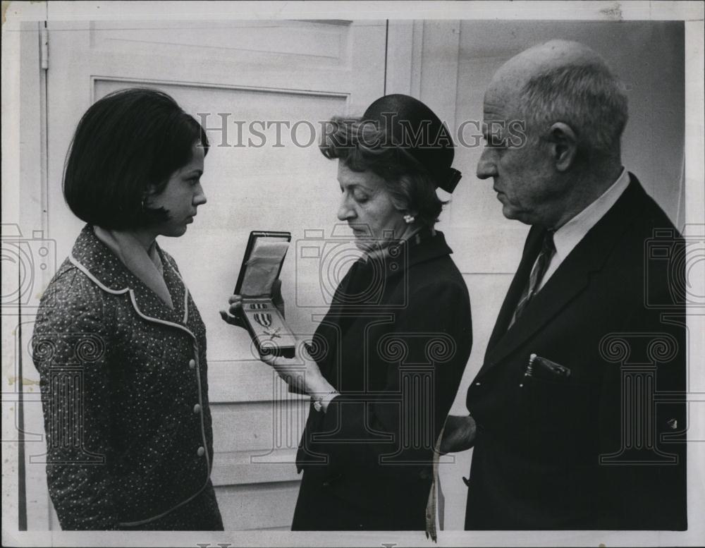 1967 Press Photo Mr, Mrs Alfred Perrault, Jeanne Perrault - RSL88283 - Historic Images