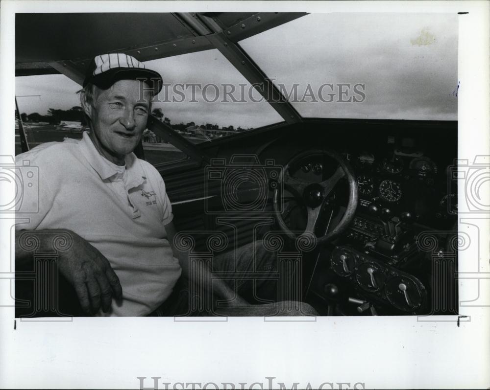 1986 Press Photo Al Chaney with his Plane Tin Goose - RSL99609 - Historic Images