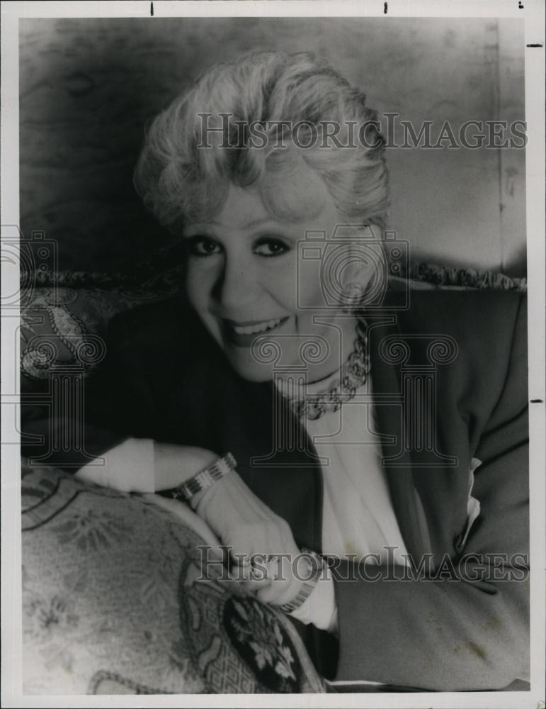 1989 Press Photo Reporter Rona Barrett for &quot;NBC&#39;s &quot;At Rona&#39;s&quot; - RSL93999 - Historic Images