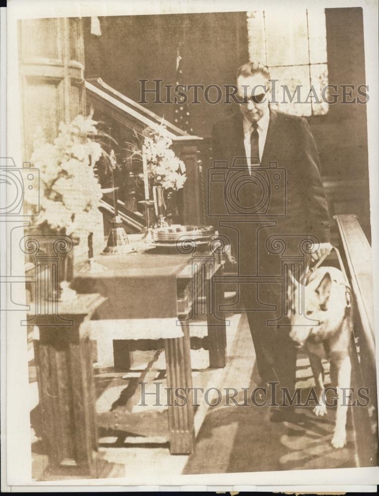 1950 Press Photo Dr Rudolph Colmers attending Physcian Stamford Hospital - Historic Images