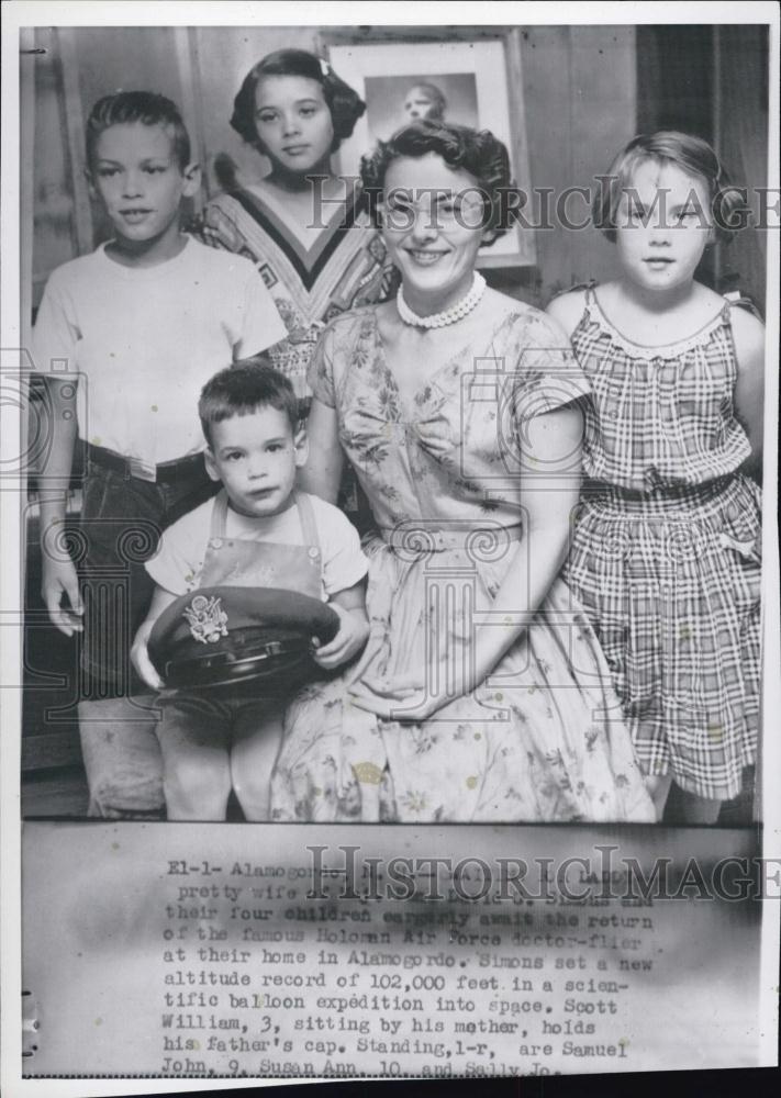 Press Photo Family David Simons Samuel Scott William Susan Ann Sally Jo - Historic Images