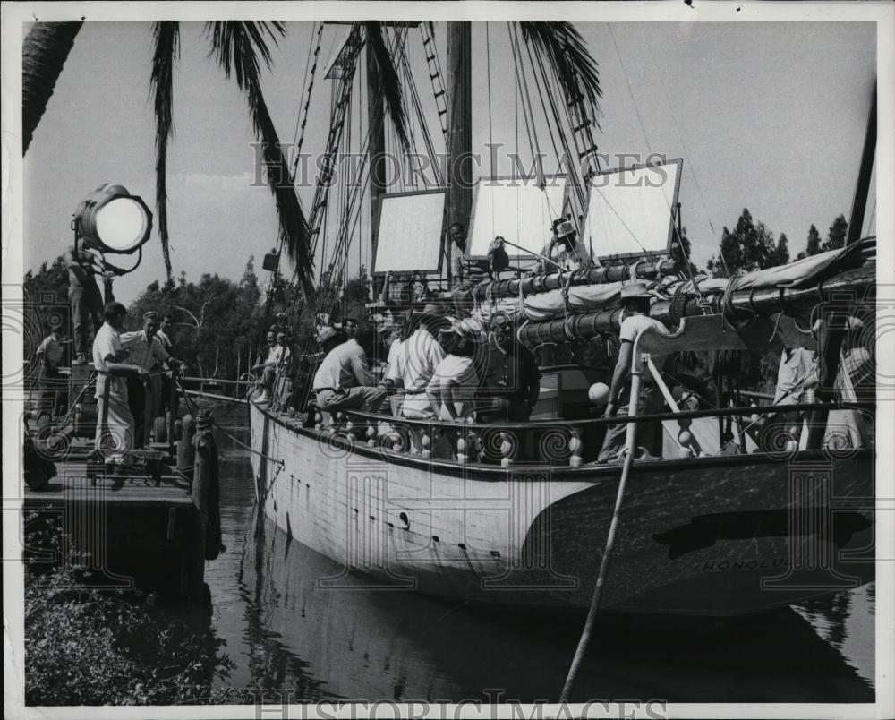 1977 Press Photo People on the boat of Gardner McKay - RSL06909 - Historic Images
