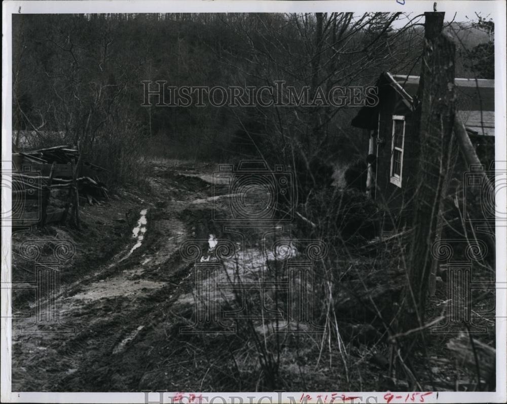 1968 Press Photo Muddy ruts are the road in Colberts Creek community of Florida - Historic Images