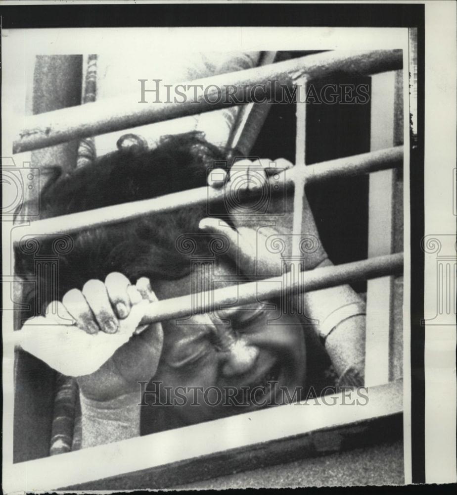 1974 Press Photo Yuk Mal Lan Bursts into years after her sons Execution - Historic Images