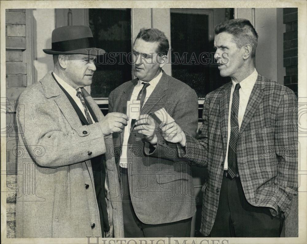 1961 Press Photo Detective Lt Jospeh Simmons - RSL06235 - Historic Images