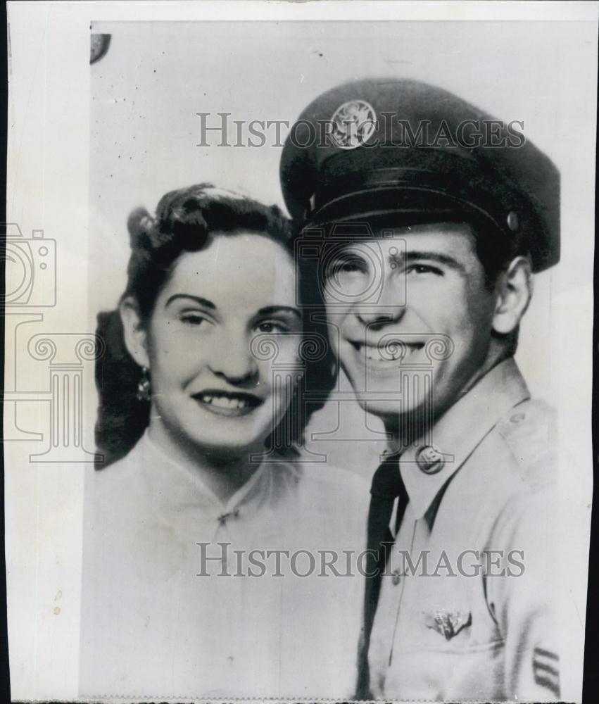 1955 Press Photo Ms Una Schmidt with first husband Airman POW Daniel C Schmidt - Historic Images