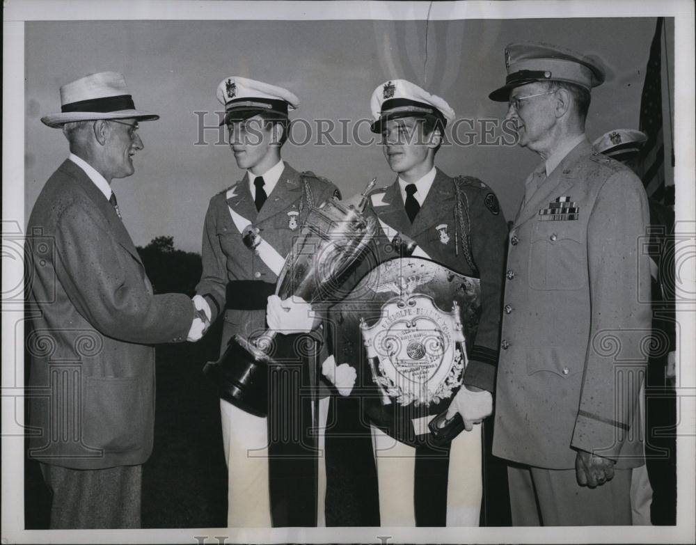 1949 Press Photo A Gifford,Capt J Gilbert, Lt G Freeland,Gen McFarland - Historic Images