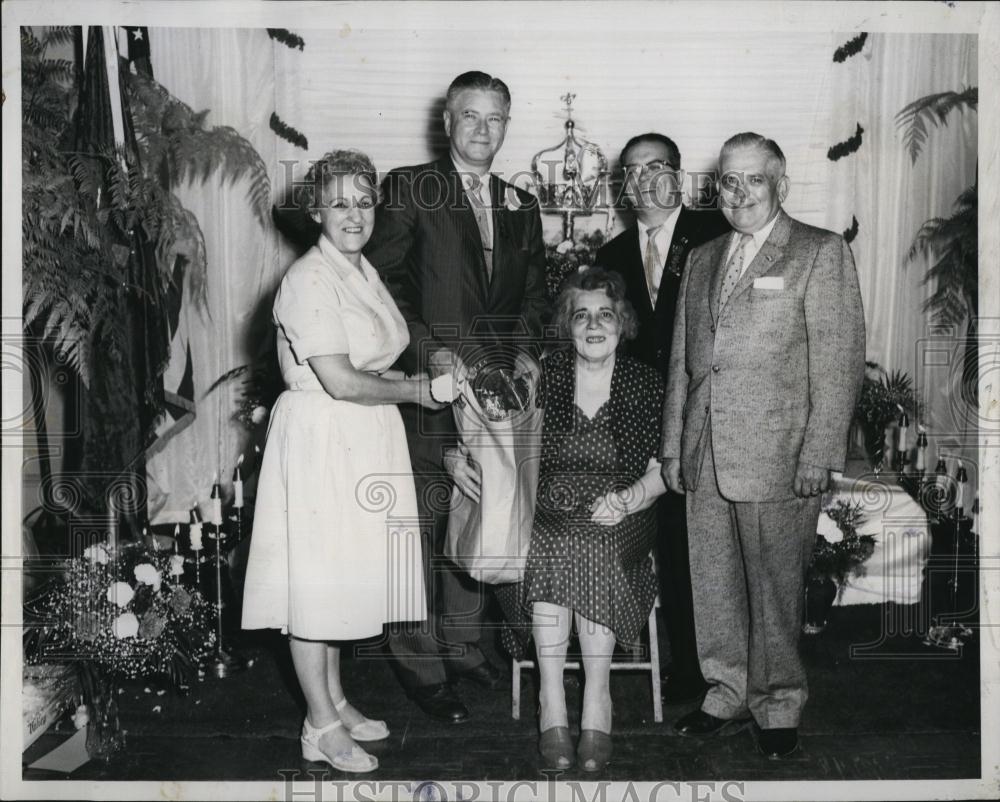 1960 Press Photo Mrs Manuel Ferreira, Humbert Azevedo, Arthur Costa - RSL87771 - Historic Images