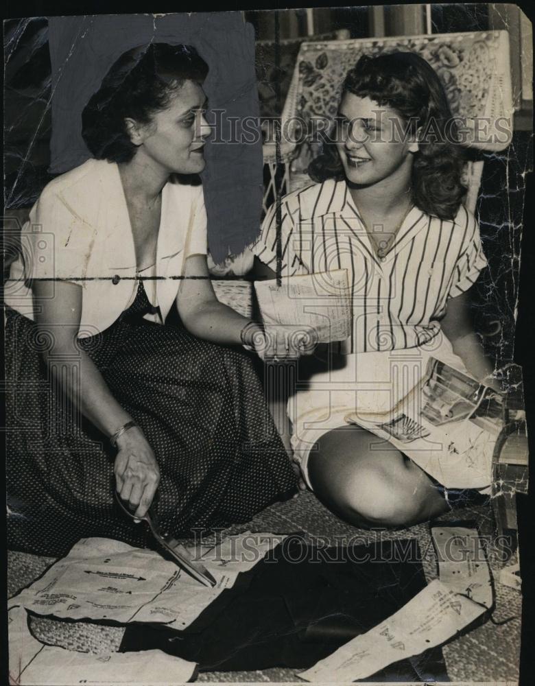 1949 Press Photo Mrs Harold Reeves and daughter Patsy - RSL94475 - Historic Images