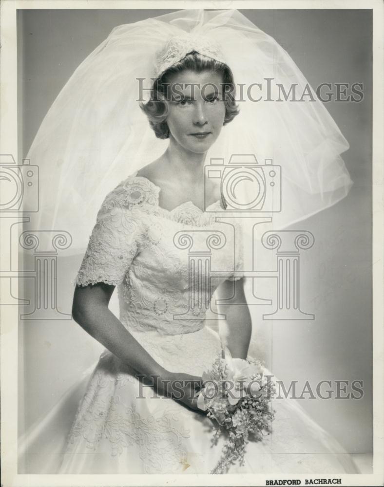 1963 Press Photo Mrs Richard Hunter Walwood in Wedding Dress - RSL01099 - Historic Images