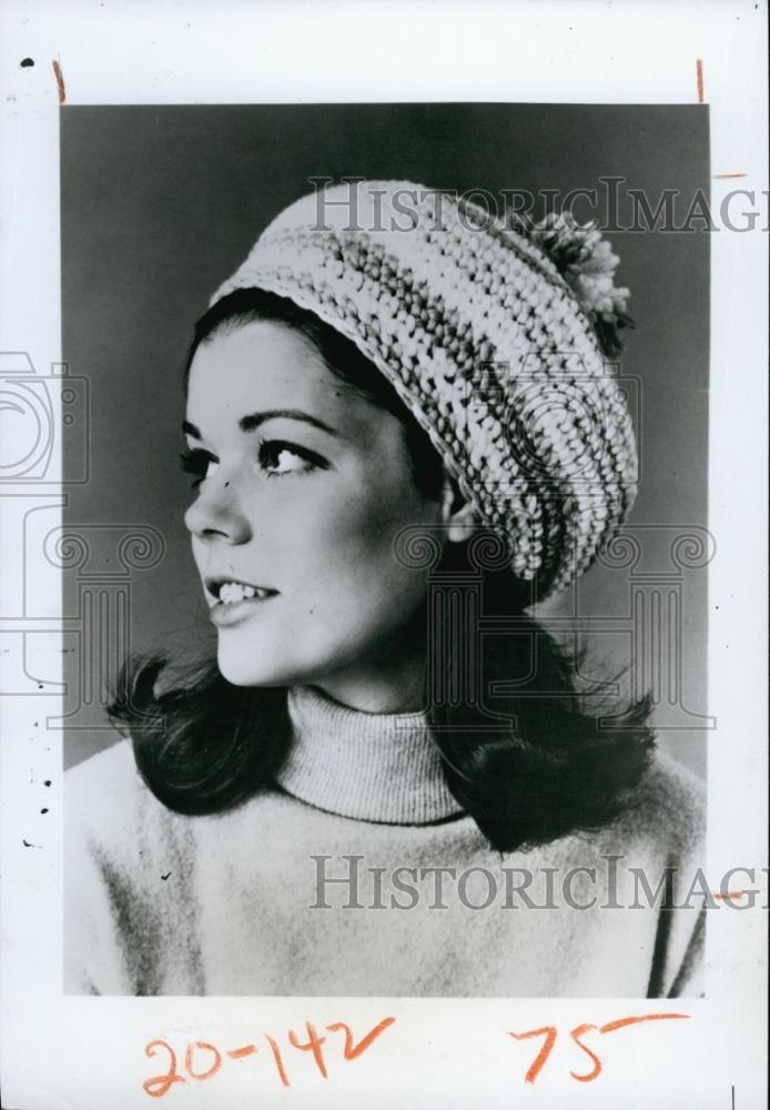 1977 Press Photo Model showing off a Crochet Hat - RSL60031 - Historic Images