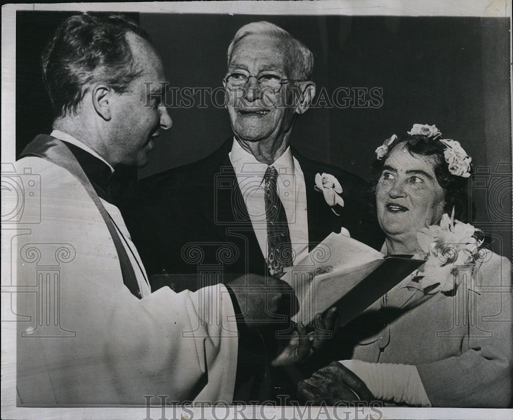 1960 Press Photo Dr Charles Oehler, 96 weds Mrs Elizabeth Van Nissen Astra, 56 - Historic Images