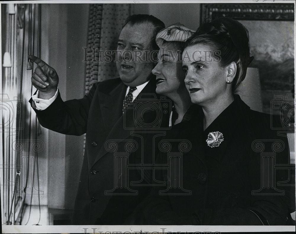 1952 Press Photo Mrs Rosa De Videla,wife of Chile Pres at UN,A Figueroa, T Lie - Historic Images