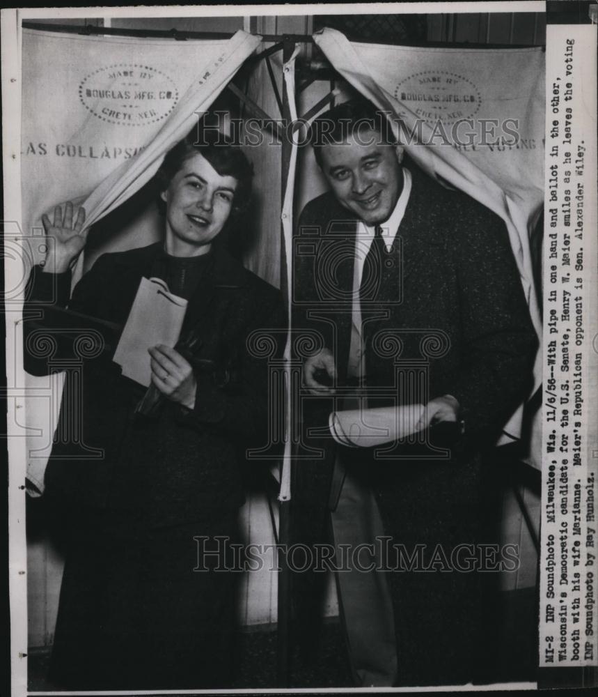 1956 Press Photo Us Senate Henry W Maier leaves booth wife wife Marianne - Historic Images