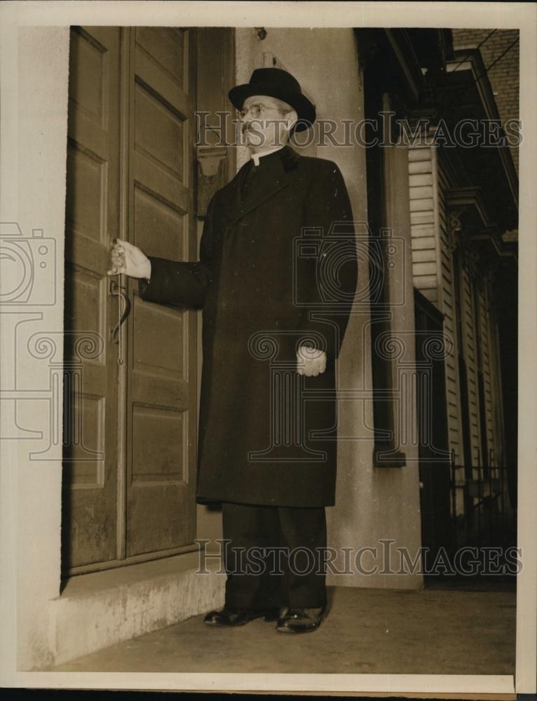 1940 Press Photo Father Zakikias Officer Church - RSL91409 - Historic Images