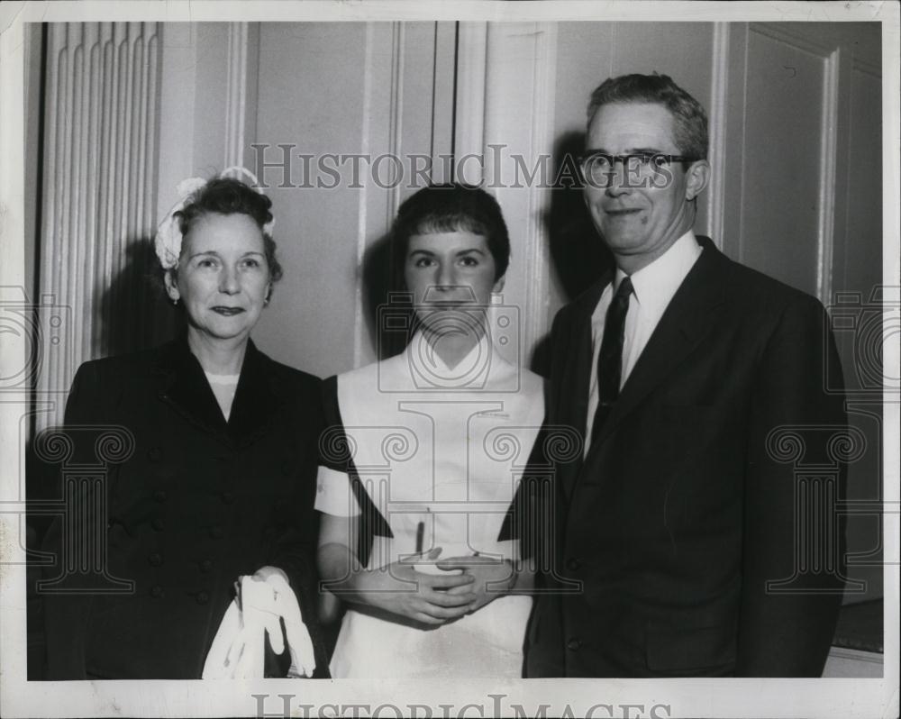 1957 Press Photo Mr And Mrs Tom McCusker With Daughter Noreen At Graduation - Historic Images