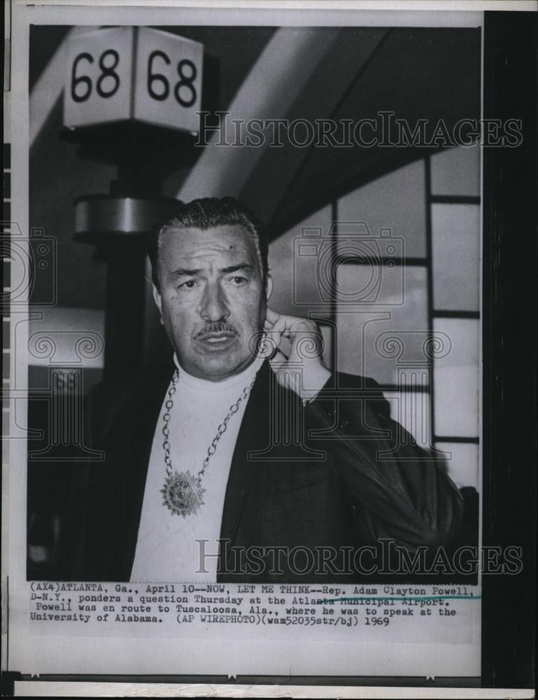 1969 Press Photo RepAdm Clayton Powell in Atlanta Municipal Airport - Historic Images