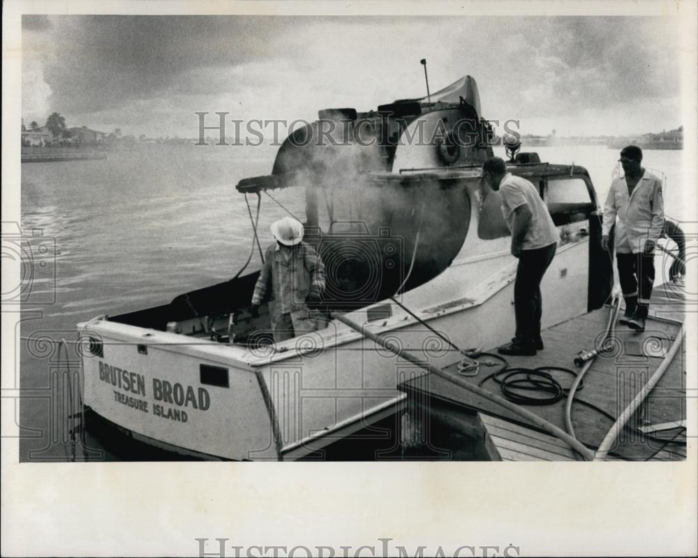 1973 Press Photo Fired on the "Brutsen Broad" Treasure Island Boat - RSL69393 - Historic Images