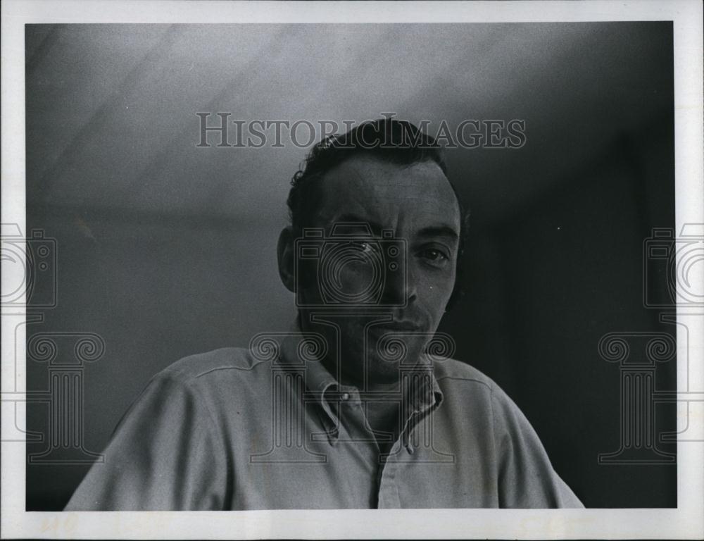 1975 Press Photo Peter Van Ostenbridge - RSL96185 - Historic Images