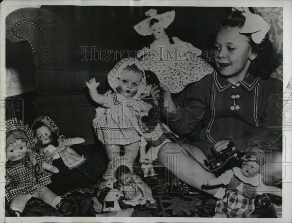 1946 Press Photo Erica Coryndon Baker Age 5 In US For Heart Operation from S Afr - Historic Images