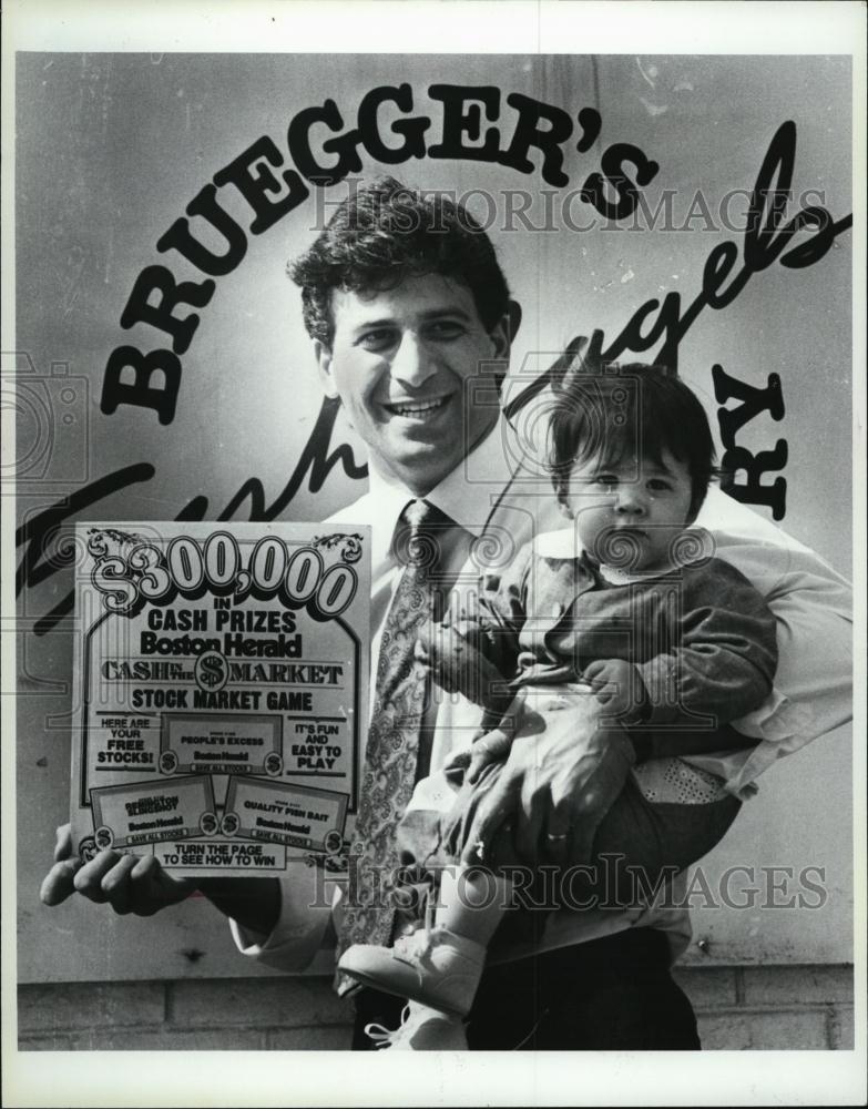 1987 Press Photo Brian Waxler, Owner, Bruegger Bagels &amp; Daughter Ellen Gabrielle - Historic Images