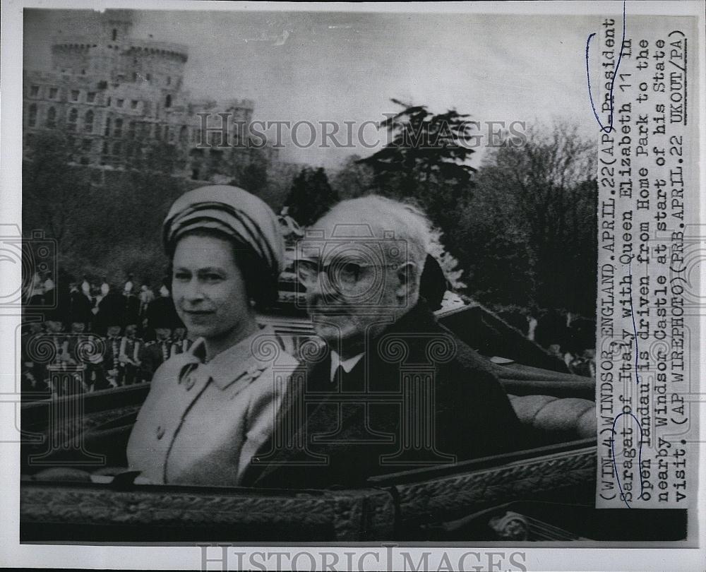 1969 Press Photo Queen Elizabeth &amp; Italian Pres Giuseppe Saragat - RSL90585 - Historic Images