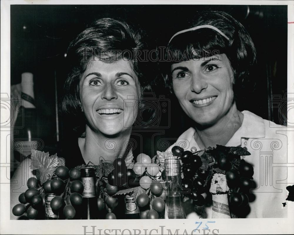 1964 Press Photo Mrs Bernard Pelix &amp; Mrs Irwin Miller at dance in Fla - Historic Images