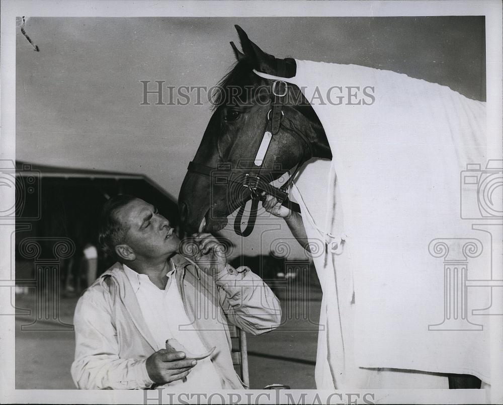 1950 Press Photo Virgil Oden &amp; horse &quot;HT Perry&quot; at the track - RSL85433 - Historic Images