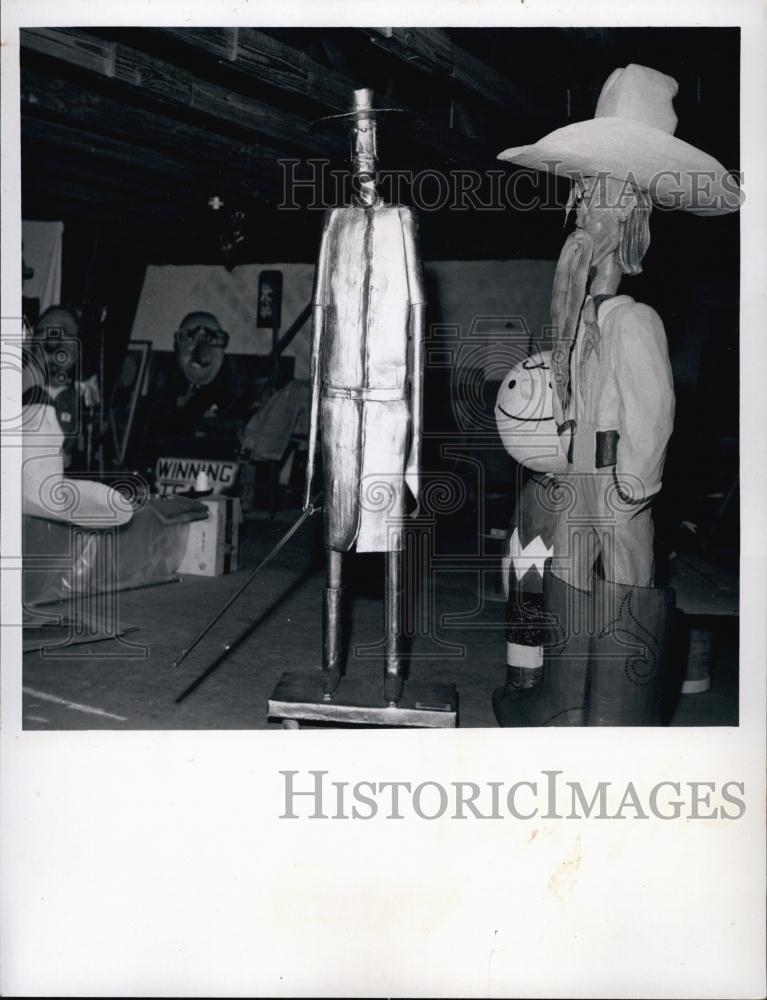 1973 Press Photo Chuck Russo Art, Artist - RSL60529 - Historic Images