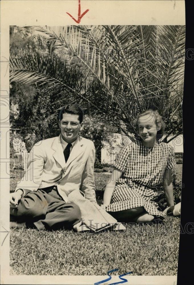 1954 Press Photo Dr and Mrs John West - RSL65389 - Historic Images