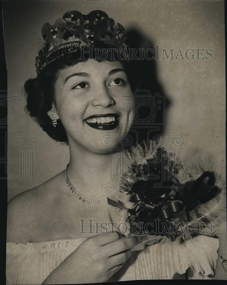 Press Photo Queen of Hearts Louise Viana Boston University - RSL78693 - Historic Images