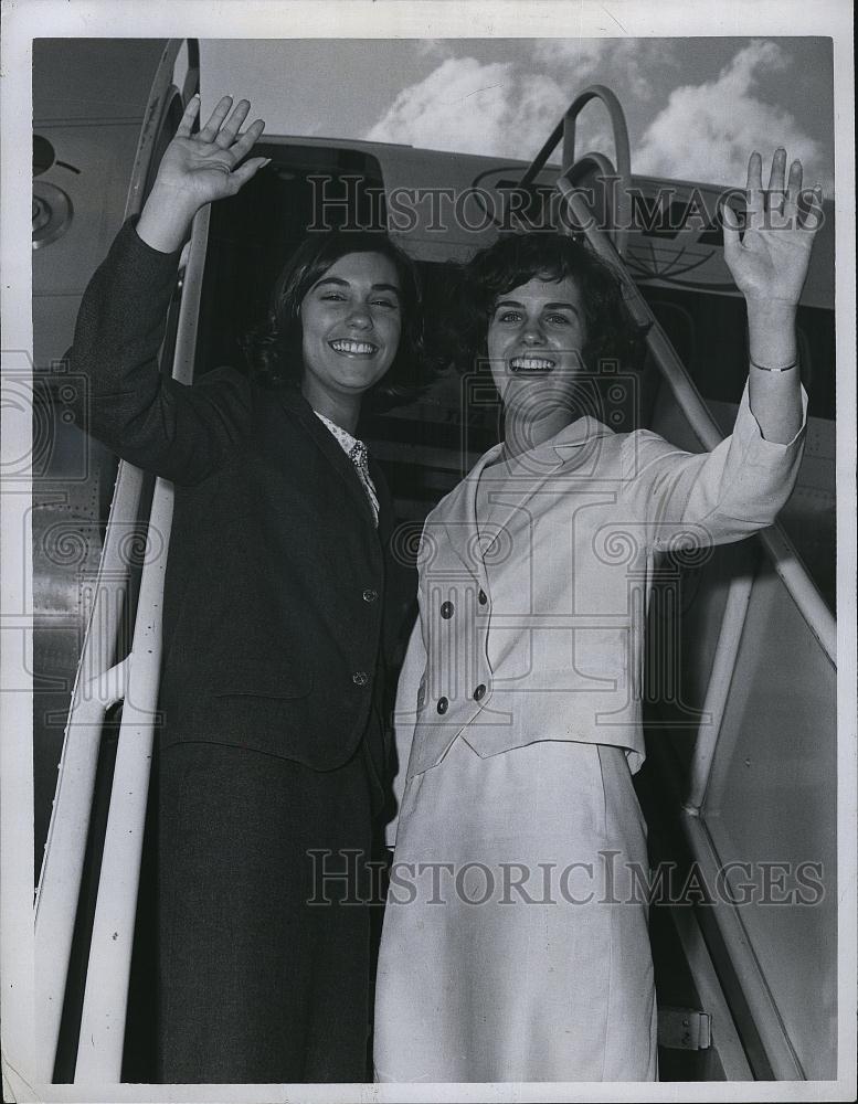 1965 Press Photo Louise &amp; Katherine Vieira Former Covergirl - RSL78703 - Historic Images