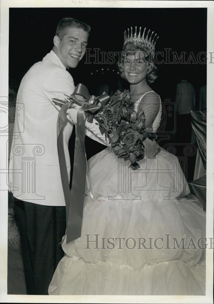 1962 Press Photo Sun Goddess Susan Swift, Harlan Newton - RSL62451 - Historic Images