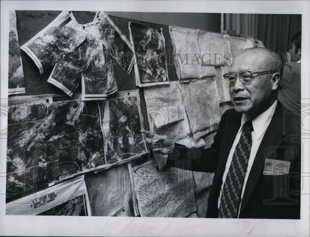 1973 Press Photo Dr Chieh C Chang &amp; weather photographs - RSL99521 - Historic Images