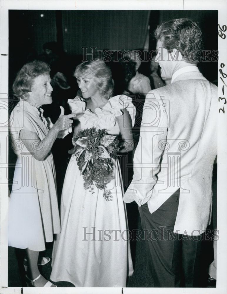 1982 Press Photo Marge Beazley, Ria Davis, and Larry Burke - RSL64537 - Historic Images