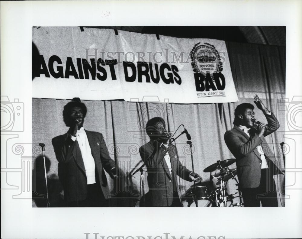 1991 Press Photo Singers Herb Reed &amp; the Platters performs at BAD Revue - Historic Images