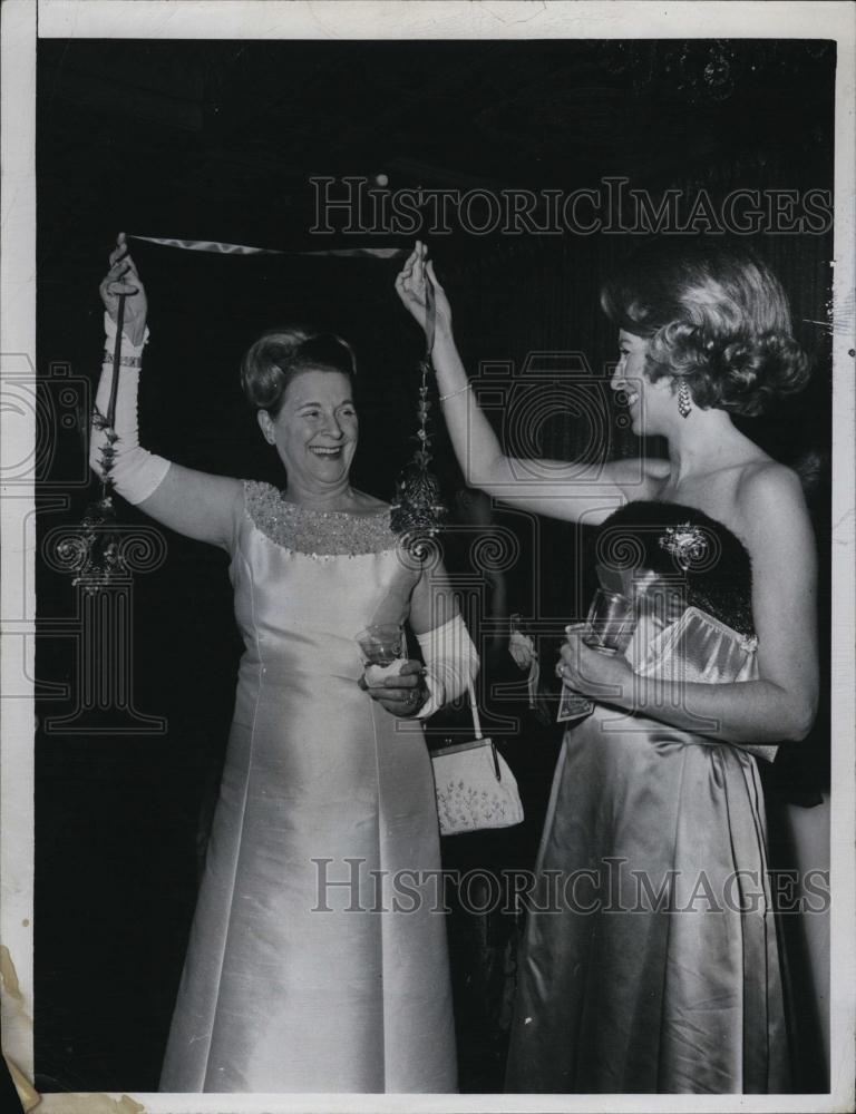 1966 Press Photo Mrs David Skinner Mrs Alexander Welch - RSL43249 - Historic Images