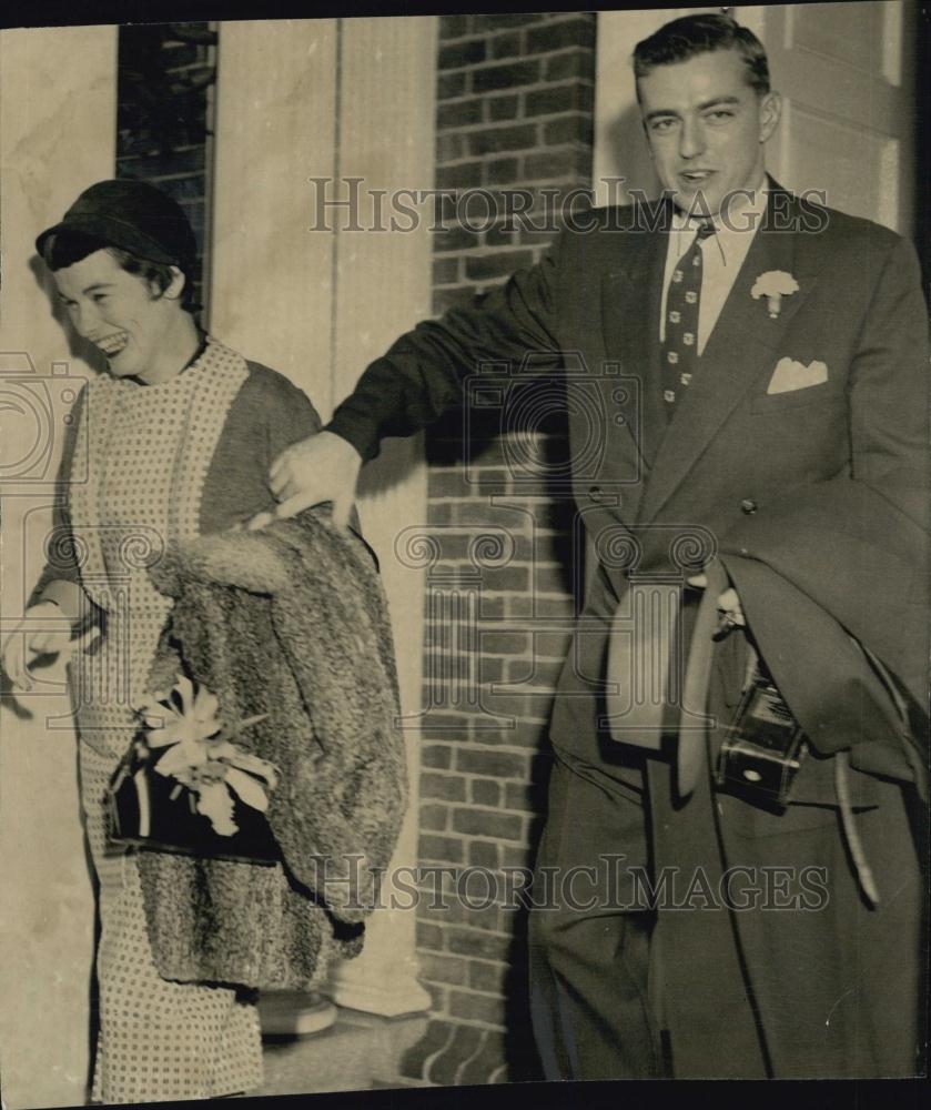 1954 Press Photo Justice Richard Conant & his bride - RSL01521 - Historic Images