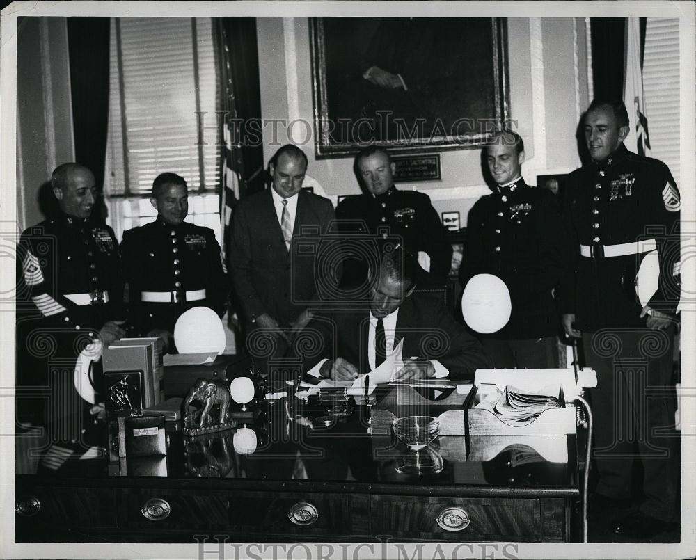 1969 Press Photo Governor Francis Sargent Massachusetts Marines Romano Walton - Historic Images